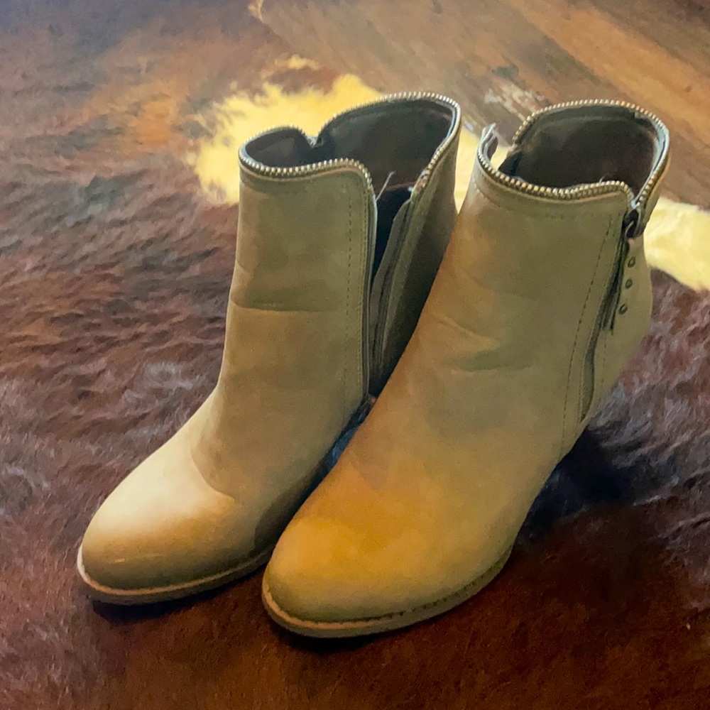 Beige booties in great shape